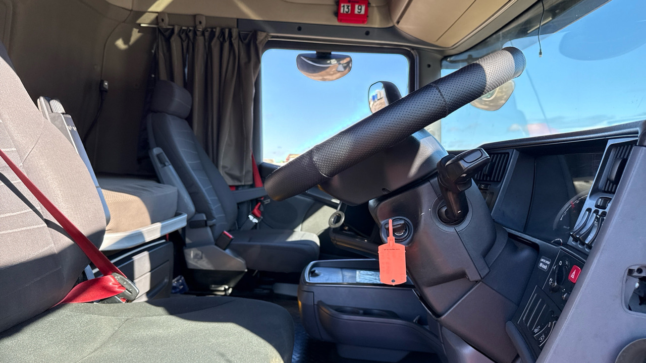 SCANIA R 450 - Tractor unit: picture 5 SCANIA R 450 - Tractor unit: picture 5