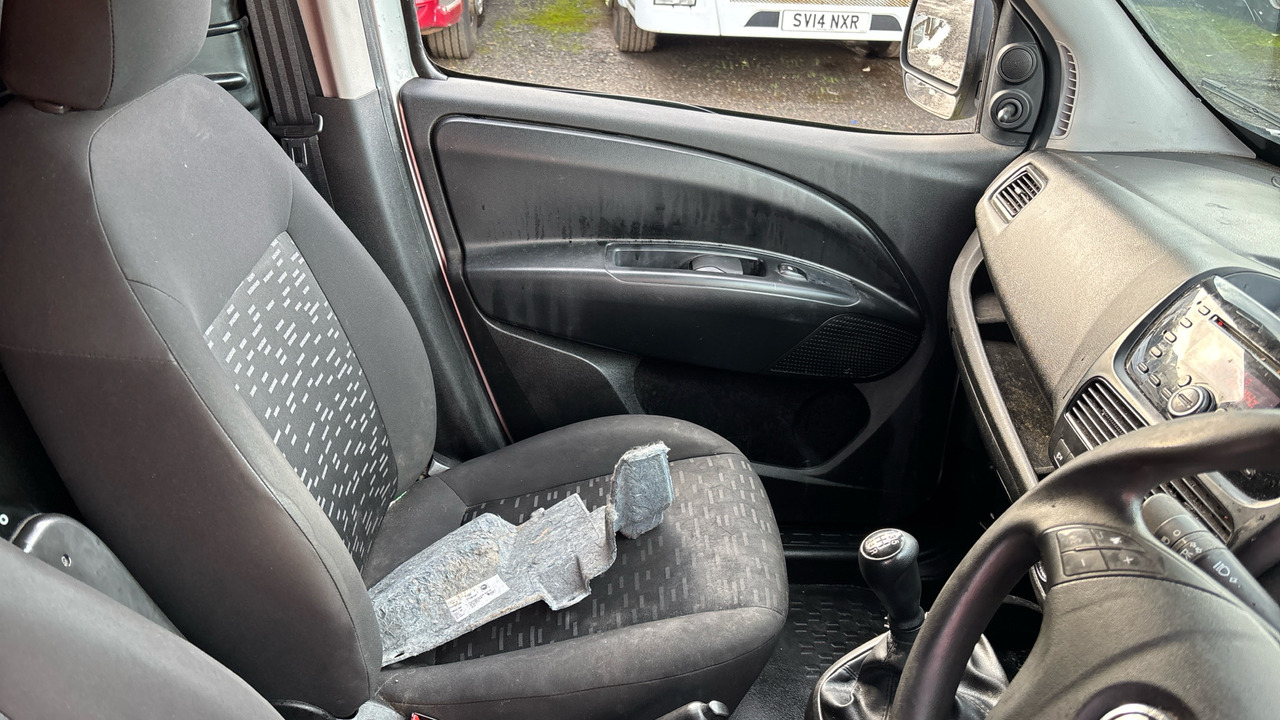 VAUXHALL COMBO 2300 1.3 CDTI 16V ecoFLEX - Panel van: picture 5 VAUXHALL COMBO 2300 1.3 CDTI 16V ecoFLEX - Panel van: picture 5