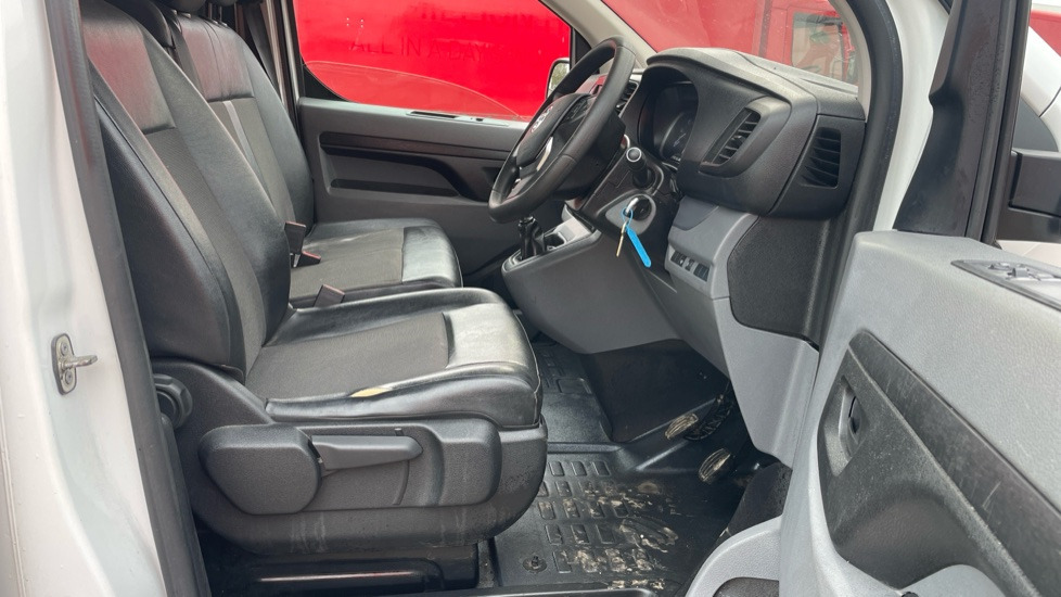 VAUXHALL VIVARO 3100 2.0d 120PS Dynamic H1 Van - Panel van: picture 5 VAUXHALL VIVARO 3100 2.0d 120PS Dynamic H1 Van - Panel van: picture 5