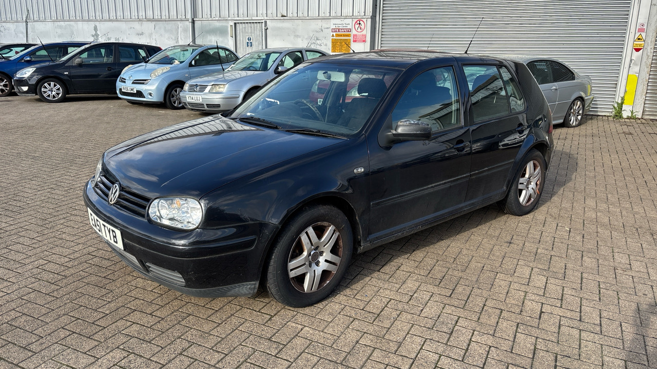 VOLKSWAGEN GOLF 2.0 GTI - Hatchback: picture 2 VOLKSWAGEN GOLF 2.0 GTI - Hatchback: picture 2