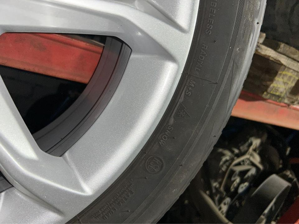 BMW X5 Winterreifen + Felgen 225/60R18 - Wheel and tire package for Car: picture 4 BMW X5 Winterreifen + Felgen 225/60R18 - Wheel and tire package for Car: picture 4