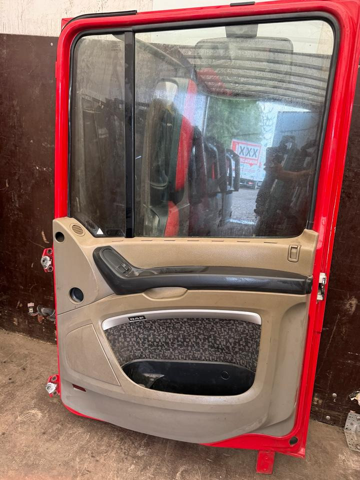 DAF XF 105,460 Beifahrertür Rot Spiegel Innenverkleidung LN 46 - Door and parts for Truck: picture 3 DAF XF 105,460 Beifahrertür Rot Spiegel Innenverkleidung LN 46 - Door and parts for Truck: picture 3