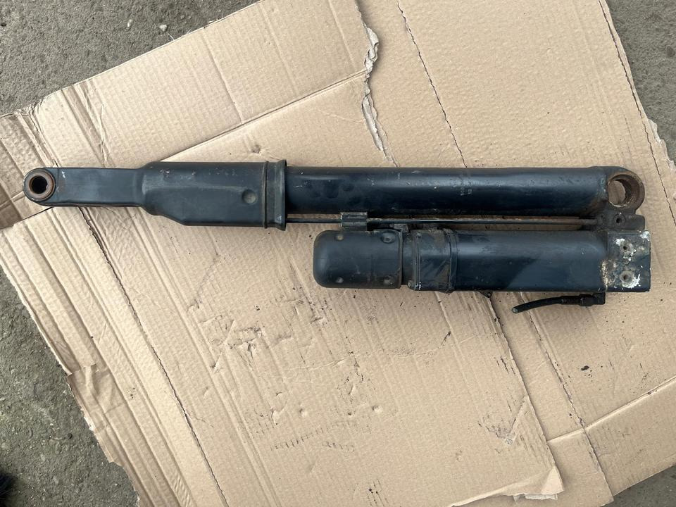 IVECO Stralis 450 Hydraulikzylinder Kippzylinder 500368557 - Hydraulic cylinder for Truck: picture 3 IVECO Stralis 450 Hydraulikzylinder Kippzylinder 500368557 - Hydraulic cylinder for Truck: picture 3