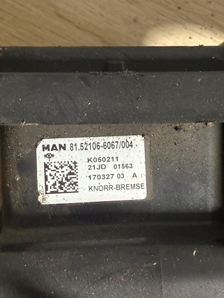 MAN KNORR-BREMSE EBS Ventil K050211 81.52106-6067 - Valve for Truck: picture 5 MAN KNORR-BREMSE EBS Ventil K050211 81.52106-6067 - Valve for Truck: picture 5