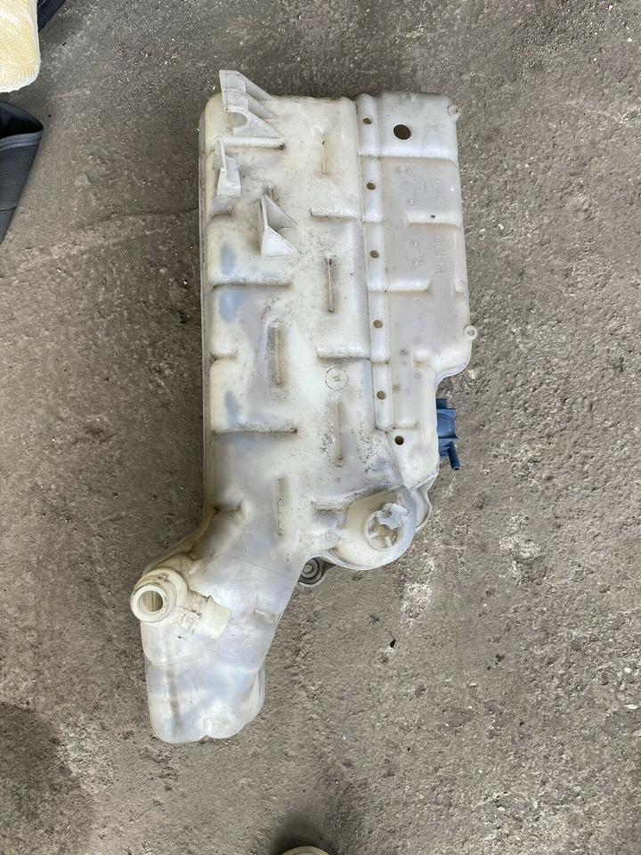 MAN TGL Ausgleichsbehälter Kühlmittel 81061026228 81061026233 - Expansion tank for Truck: picture 2 MAN TGL Ausgleichsbehälter Kühlmittel 81061026228 81061026233 - Expansion tank for Truck: picture 2