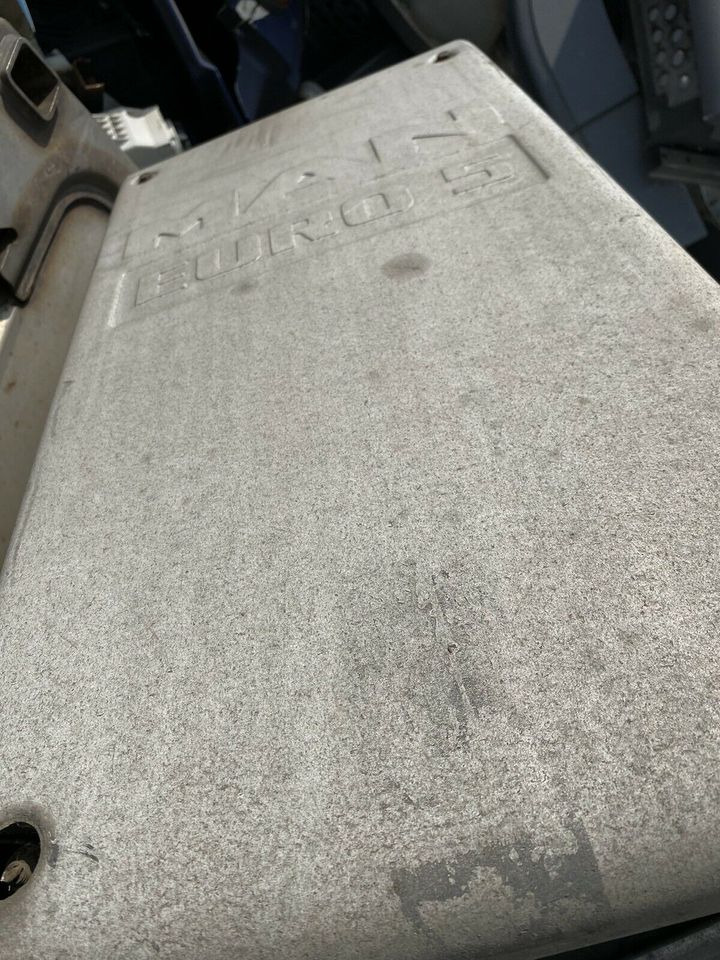 MAN TGX Schalldämpfer Auspuff EURO 5: 81 15103 0039 - Muffler for Truck: picture 4 MAN TGX Schalldämpfer Auspuff EURO 5: 81 15103 0039 - Muffler for Truck: picture 4