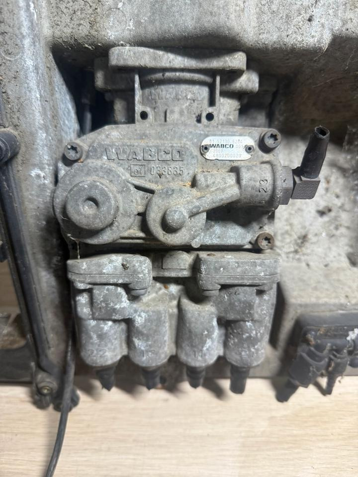 MAN WABCO Fußbremsventil 4800200020 - Brake parts for Truck: picture 2 MAN WABCO Fußbremsventil 4800200020 - Brake parts for Truck: picture 2