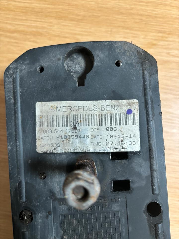 Mercedes Actros MP4 Rücklicht Links A0035441703 SN 09 - Tail light for Truck: picture 3 Mercedes Actros MP4 Rücklicht Links A0035441703 SN 09 - Tail light for Truck: picture 3