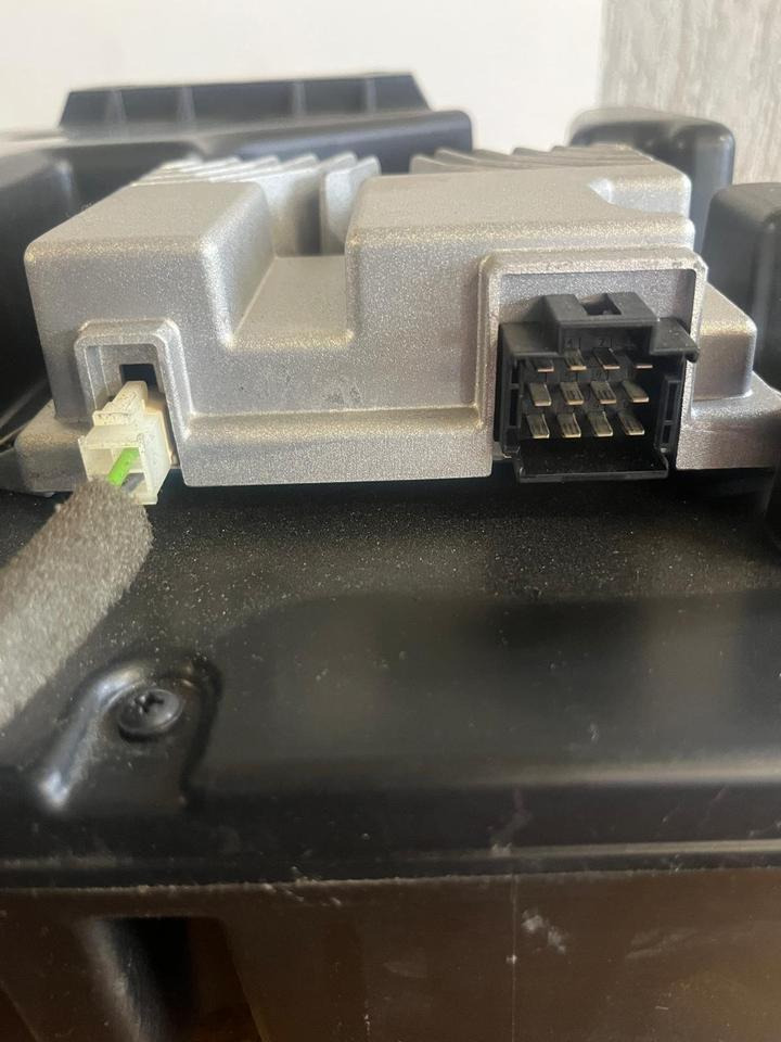 Mercedes Actros MP4 Subwoofer Soundsystem Bass A0018206202 - Dashboard for Truck: picture 4 Mercedes Actros MP4 Subwoofer Soundsystem Bass A0018206202 - Dashboard for Truck: picture 4