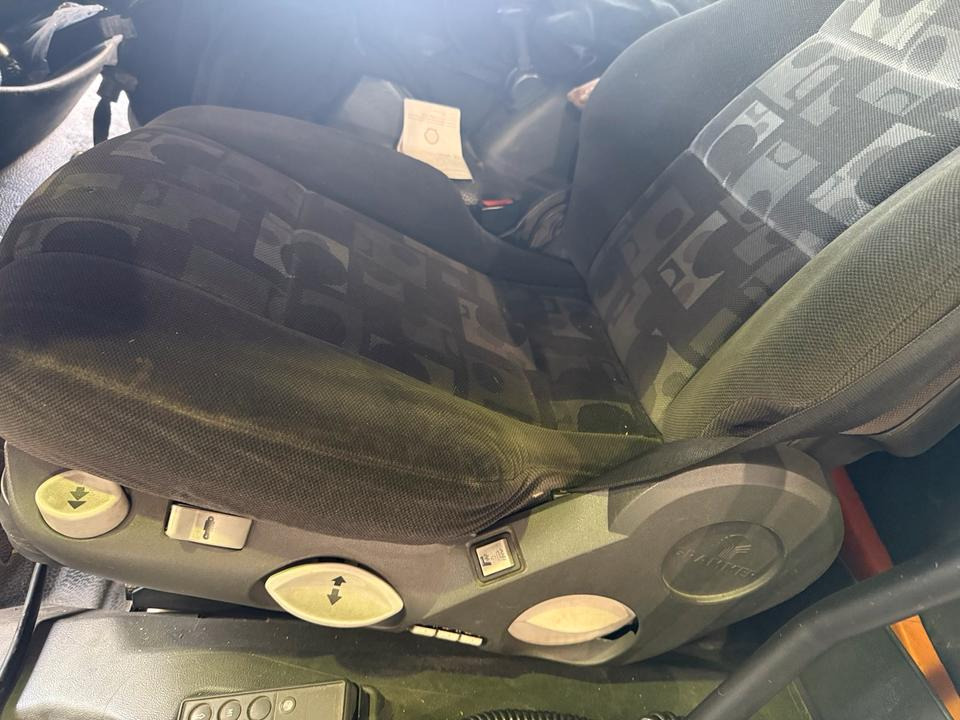 Mercedes Atego 3 Fahrersitz - Seat for Truck: picture 4 Mercedes Atego 3 Fahrersitz - Seat for Truck: picture 4