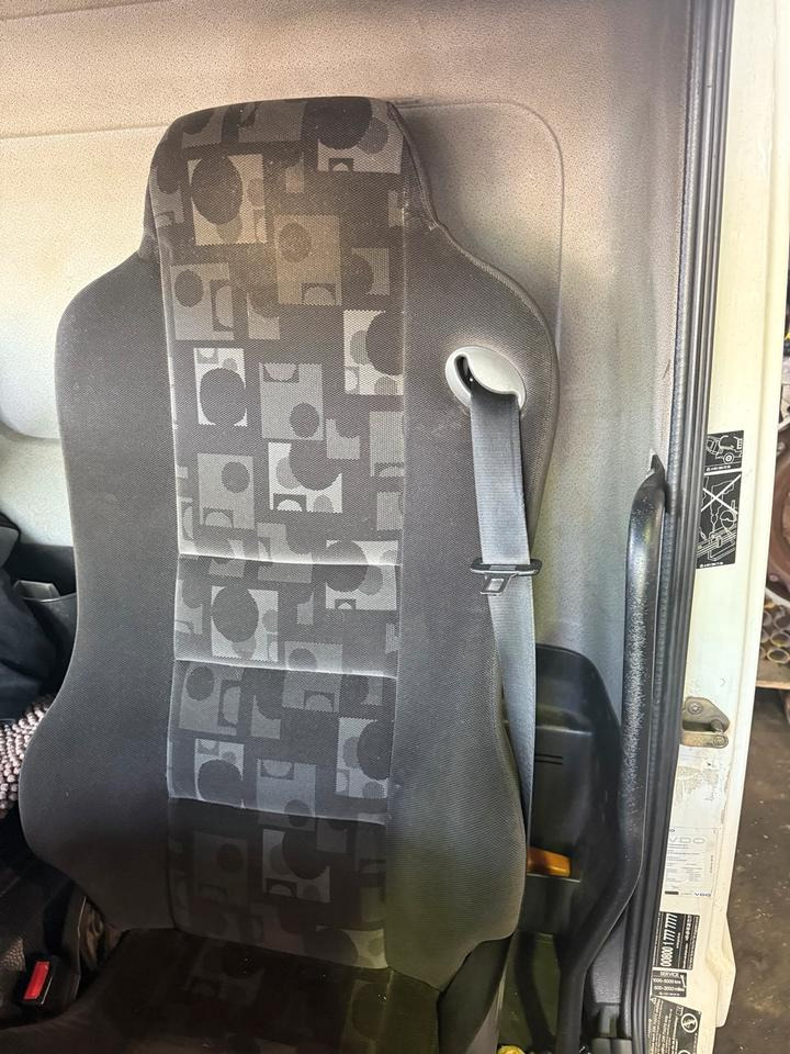 Mercedes Atego 3 Fahrersitz - Seat for Truck: picture 3 Mercedes Atego 3 Fahrersitz - Seat for Truck: picture 3
