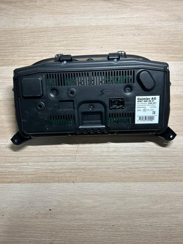 Mercedes Atego 4 EU6 Kombiinstrument A9674463821 - Dashboard: picture 3 Mercedes Atego 4 EU6 Kombiinstrument A9674463821 - Dashboard: picture 3