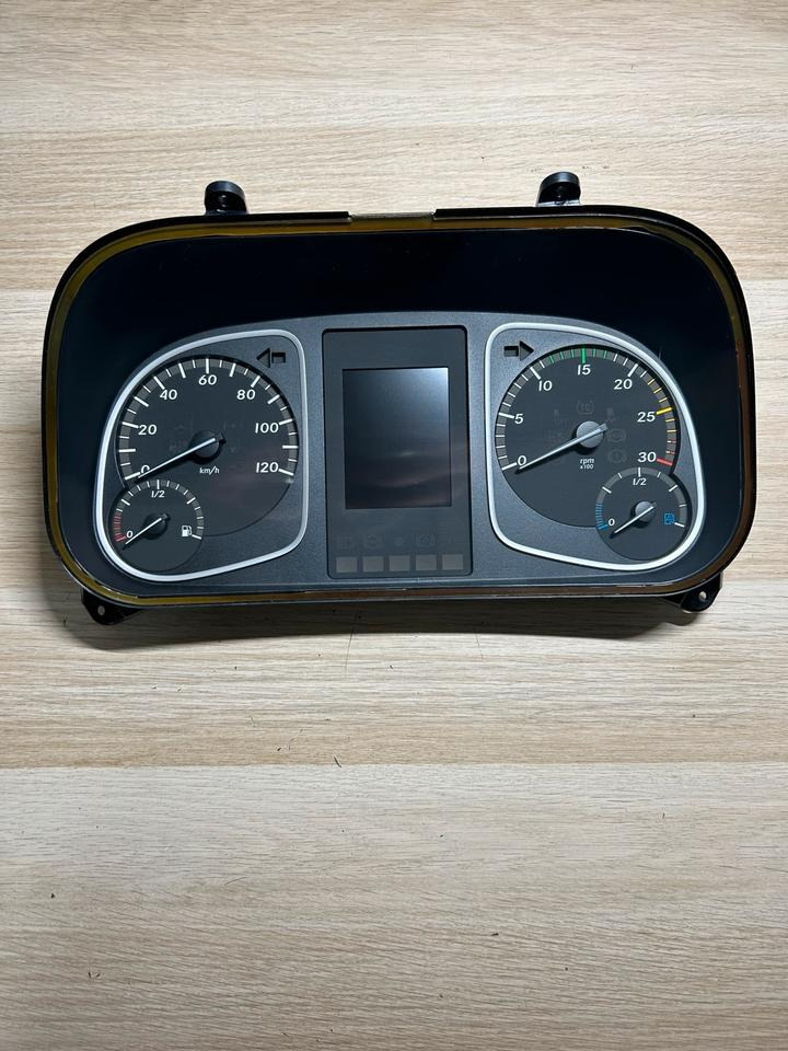 Mercedes Atego 4 EU6 Kombiinstrument A9674464321 - Dashboard: picture 2 Mercedes Atego 4 EU6 Kombiinstrument A9674464321 - Dashboard: picture 2