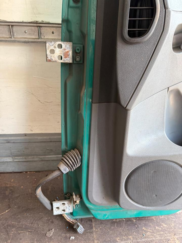 Mercedes Atego Beifahrertür Grün Innenverkleidung LN 71 - Door and parts for Truck: picture 3 Mercedes Atego Beifahrertür Grün Innenverkleidung LN 71 - Door and parts for Truck: picture 3