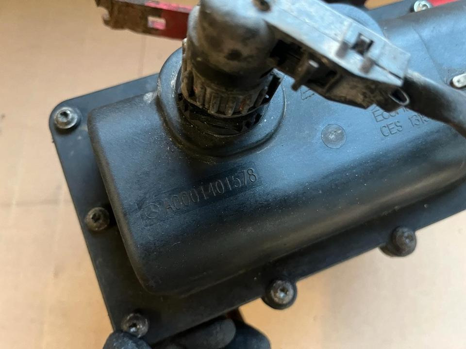 Mercedes-Benz Actros Atego EU4 EU5 AdBlue Pumpe A0001401578 - Fuel pump for Truck: picture 2 Mercedes-Benz Actros Atego EU4 EU5 AdBlue Pumpe A0001401578 - Fuel pump for Truck: picture 2