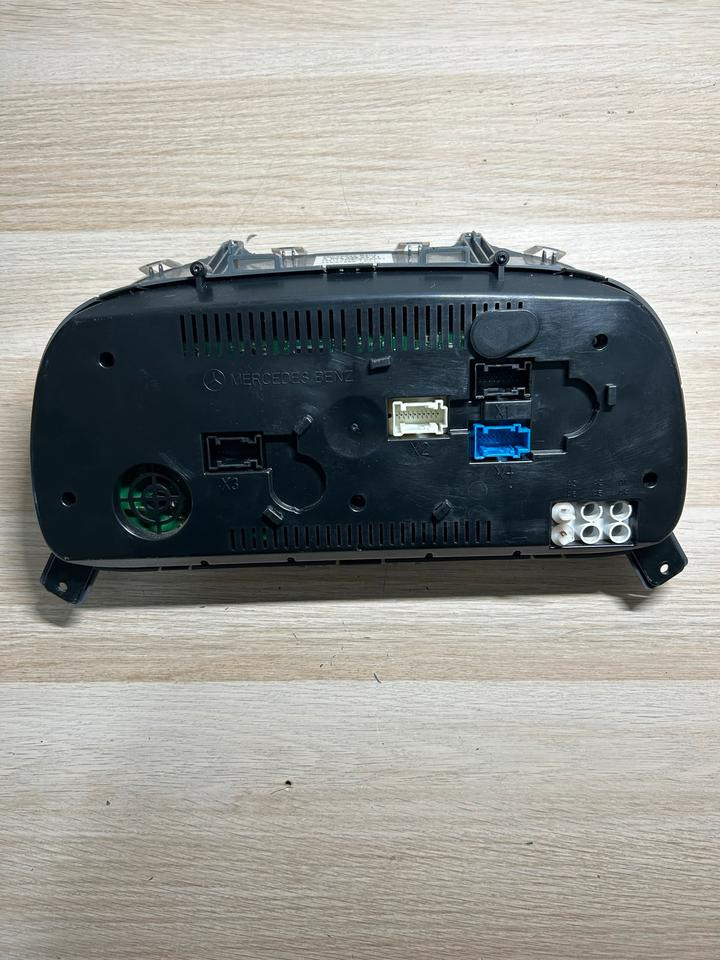 Mercedes-Benz Kombiinstrument/ Tacho A0044466521 - Dashboard: picture 3 Mercedes-Benz Kombiinstrument/ Tacho A0044466521 - Dashboard: picture 3