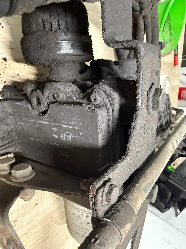 Mercedes KNORR-BREMSE Lufttrockner A0014460264 K078211 - Brake accessory for Truck: picture 4 Mercedes KNORR-BREMSE Lufttrockner A0014460264 K078211 - Brake accessory for Truck: picture 4