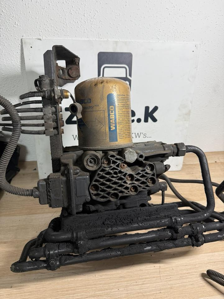 Mercedes KNORR-BREMSE Lufttrockner A0014460464 K078213 - Brake accessory for Truck: picture 2 Mercedes KNORR-BREMSE Lufttrockner A0014460464 K078213 - Brake accessory for Truck: picture 2