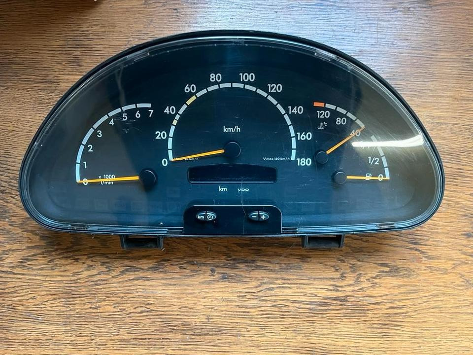 Mercedes Sprinter Kombiinstrument Tacho A0014460721 - Dashboard for Truck: picture 1 Mercedes Sprinter Kombiinstrument Tacho A0014460721 - Dashboard for Truck: picture 1
