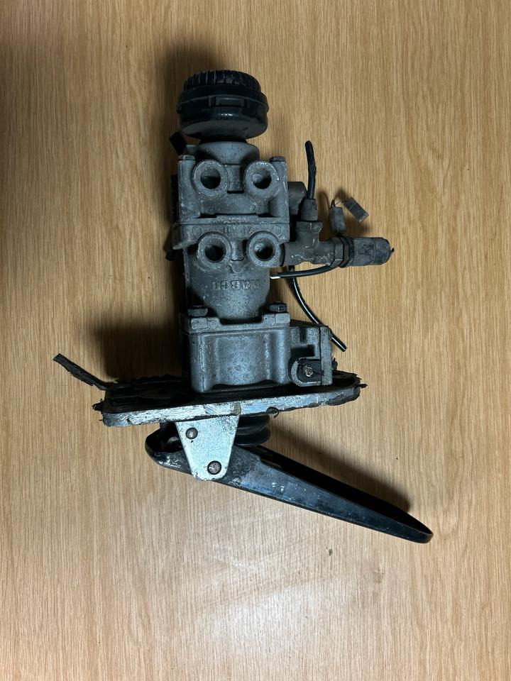 Wabco Bremsventil 4613180260 - Brake valve for Truck: picture 2 Wabco Bremsventil 4613180260 - Brake valve for Truck: picture 2