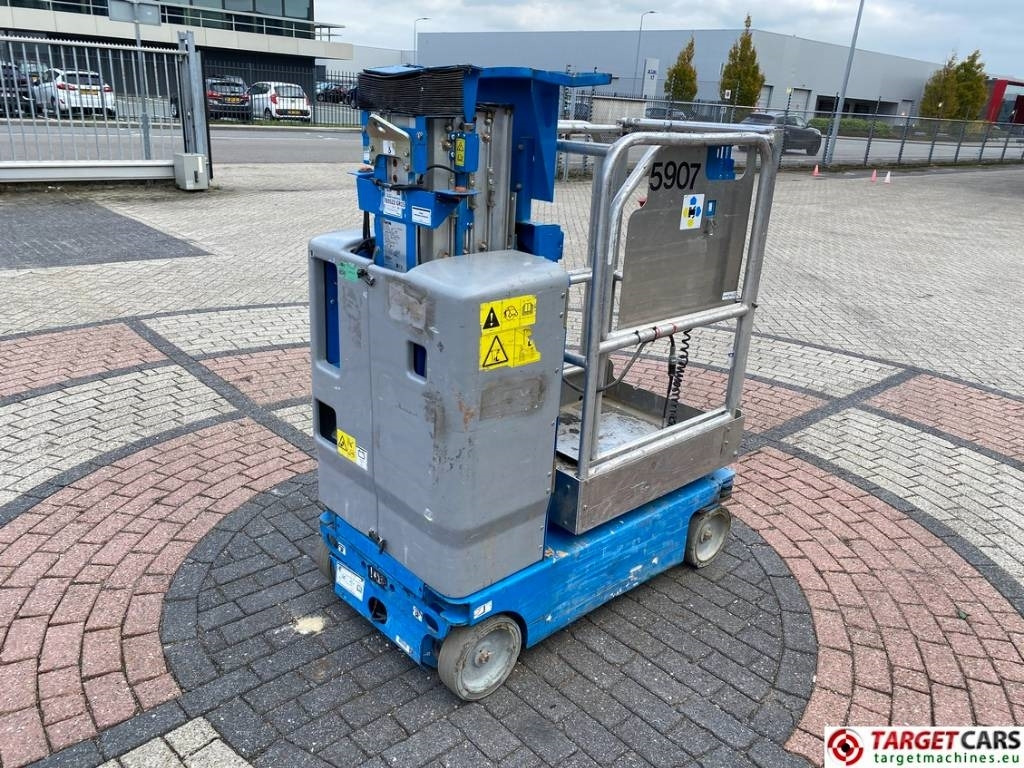 Genie GR15 RunAbout Electric Vertical Mast Lift 652cm - Vertical mast lift: picture 3 Genie GR15 RunAbout Electric Vertical Mast Lift 652cm - Vertical mast lift: picture 3