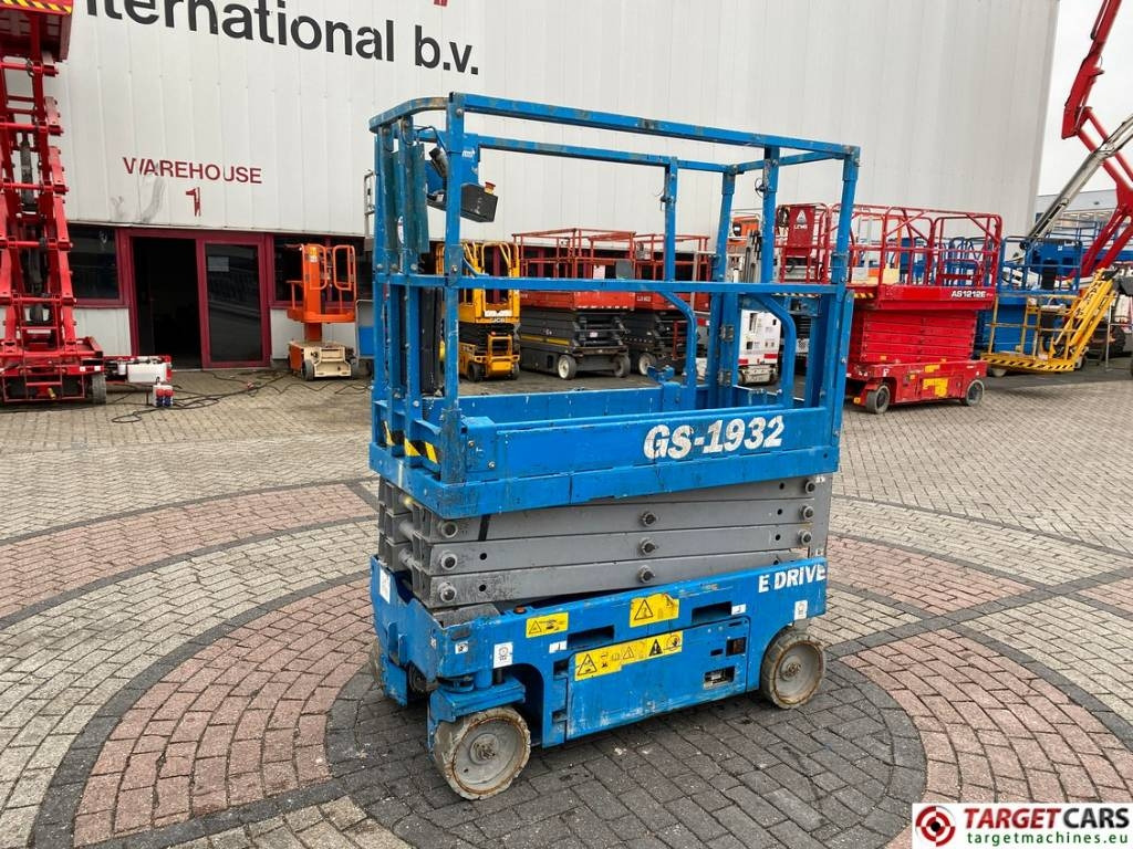 Genie GS-1932 I-Drive Electric Scissor Work Lift 779cm - Scissor lift: picture 1 Genie GS-1932 I-Drive Electric Scissor Work Lift 779cm - Scissor lift: picture 1