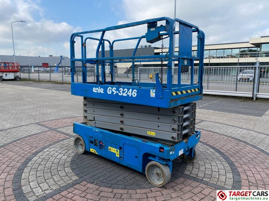 Genie GS-3246 Electric Scissor Work Lift 1175cm - Scissor lift: picture 2 Genie GS-3246 Electric Scissor Work Lift 1175cm - Scissor lift: picture 2