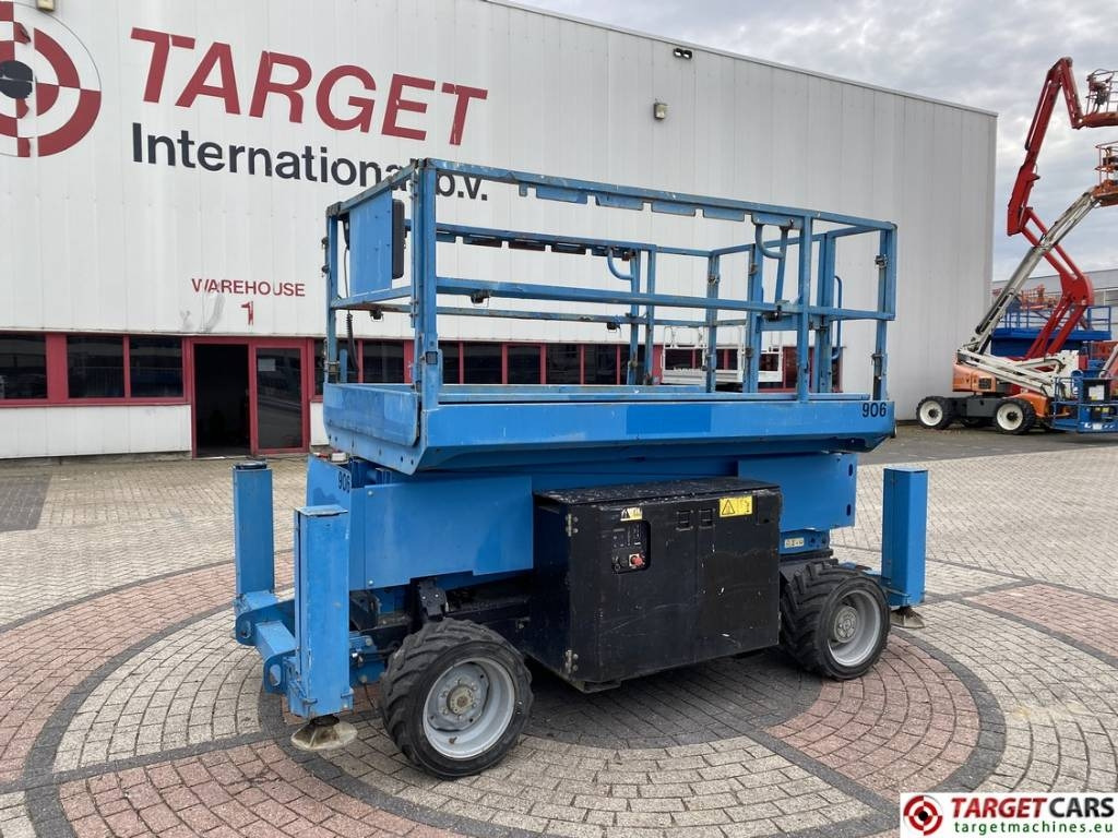 Genie GS-3369RT Diesel 4x4 Scissor Work Lift 1196cm - Scissor lift: picture 1 Genie GS-3369RT Diesel 4x4 Scissor Work Lift 1196cm - Scissor lift: picture 1