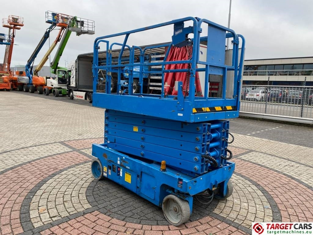 Genie GS-4047 Electric Scissor Work Lift 1389cm - Scissor lift: picture 2 Genie GS-4047 Electric Scissor Work Lift 1389cm - Scissor lift: picture 2
