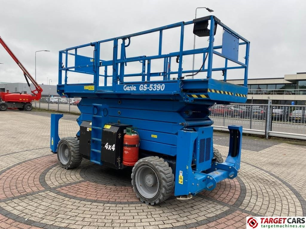 Genie GS-5390 RT LPG 4x4 Scissor Work Lift 1815cm - Scissor lift: picture 2 Genie GS-5390 RT LPG 4x4 Scissor Work Lift 1815cm - Scissor lift: picture 2