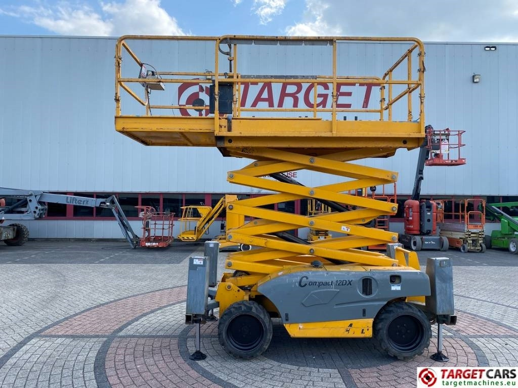 Haulotte Compact 12DX Diesel 4x4 Scissor Work Lift 1206cm - Scissor lift: picture 5 Haulotte Compact 12DX Diesel 4x4 Scissor Work Lift 1206cm - Scissor lift: picture 5