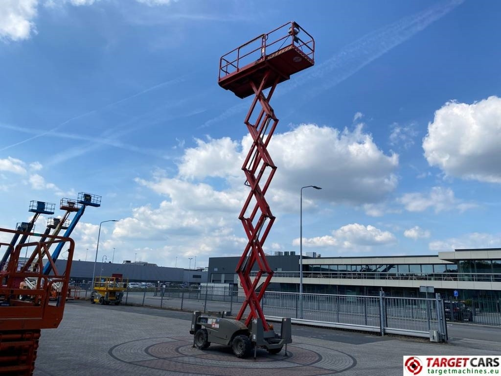 Scissor lift Haulotte Compact 12DX Diesel 4x4 Scissor Work Lift 1206cm: picture 7
