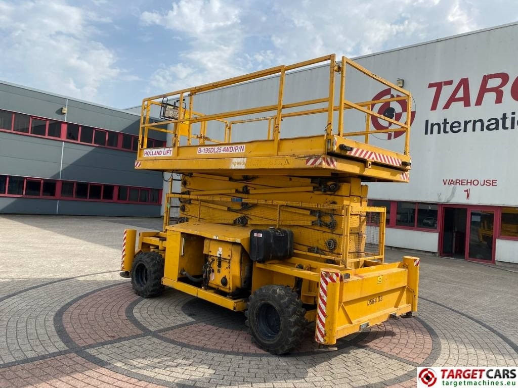 Holland Lift B195DL-25 4WD Diesel 4x4 Scissor Work Lift 2150cm - Scissor lift: picture 4 Holland Lift B195DL-25 4WD Diesel 4x4 Scissor Work Lift 2150cm - Scissor lift: picture 4