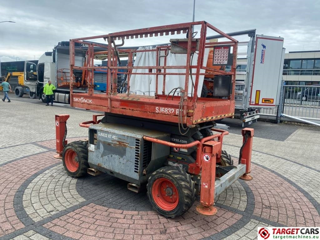 SkyJack SJ6832 RT Diesel 4x4 Scissor Work Lift 1180cm - Scissor lift: picture 2 SkyJack SJ6832 RT Diesel 4x4 Scissor Work Lift 1180cm - Scissor lift: picture 2