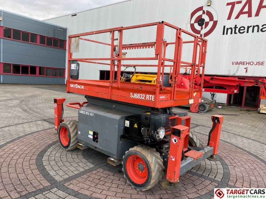 SkyJack SJ6832RTE HyBrid 4x4 Scissor Work Lift 1180cm - Scissor lift: picture 4 SkyJack SJ6832RTE HyBrid 4x4 Scissor Work Lift 1180cm - Scissor lift: picture 4