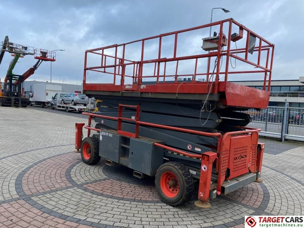 SkyJack SJ9250 RT Diesel Scissor Work Lift 1720cm - Scissor lift: picture 2 SkyJack SJ9250 RT Diesel Scissor Work Lift 1720cm - Scissor lift: picture 2