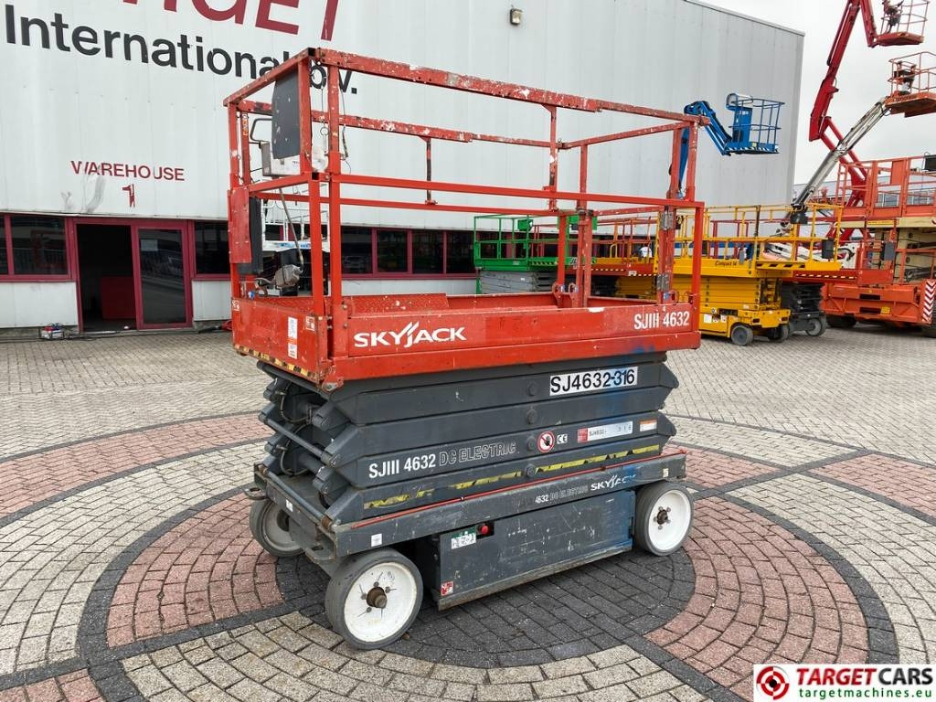 SkyJack SJIII-4632 Electric 4632 Scissor Work Lift 1170cm - Scissor lift: picture 1 SkyJack SJIII-4632 Electric 4632 Scissor Work Lift 1170cm - Scissor lift: picture 1