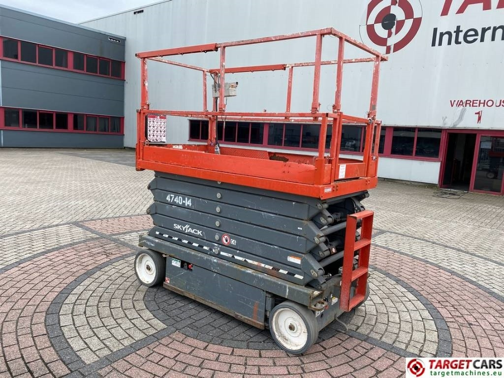 SkyJack SJIII-4740 Electric Scissor Work Lift 1380cm - Scissor lift: picture 4 SkyJack SJIII-4740 Electric Scissor Work Lift 1380cm - Scissor lift: picture 4
