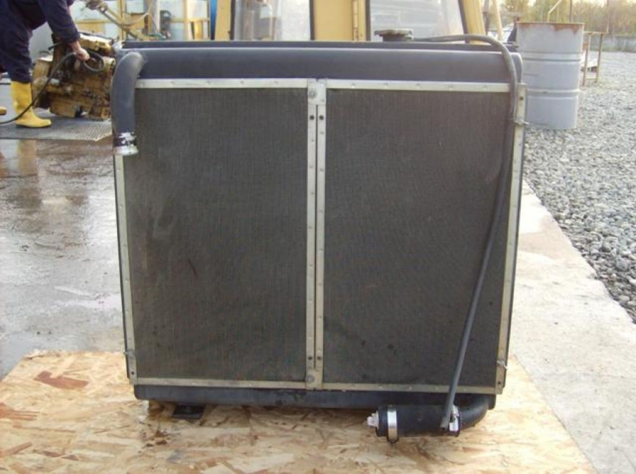 Caterpillar 317 NVA RADIATORE ACQUA - Radiator for Construction machinery: picture 2 Caterpillar 317 NVA RADIATORE ACQUA - Radiator for Construction machinery: picture 2