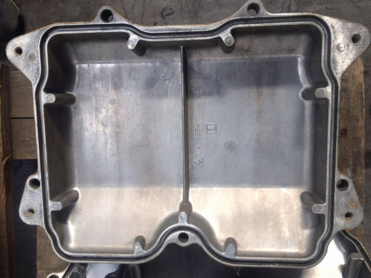 Caterpillar 3412 COPERCHIO PUNTERIE 1148684 - Engine and parts for Construction machinery: picture 1 Caterpillar 3412 COPERCHIO PUNTERIE 1148684 - Engine and parts for Construction machinery: picture 1