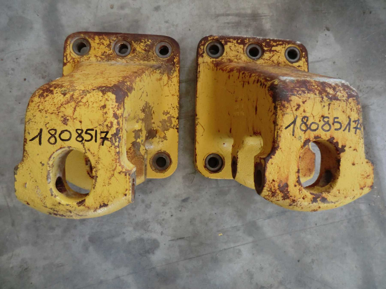 Caterpillar 735 Supporto barra equilibratrice centrale e posteriore - Body and exterior for Construction machinery: picture 1 Caterpillar 735 Supporto barra equilibratrice centrale e posteriore - Body and exterior for Construction machinery: picture 1
