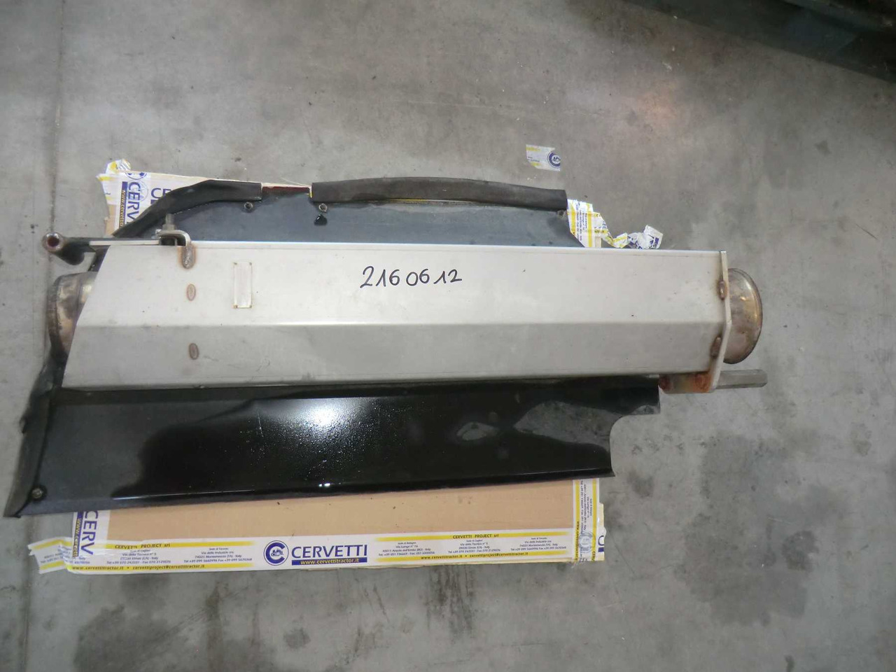 Caterpillar 735 Supporto marmitta - Body and exterior for Construction machinery: picture 4 Caterpillar 735 Supporto marmitta - Body and exterior for Construction machinery: picture 4