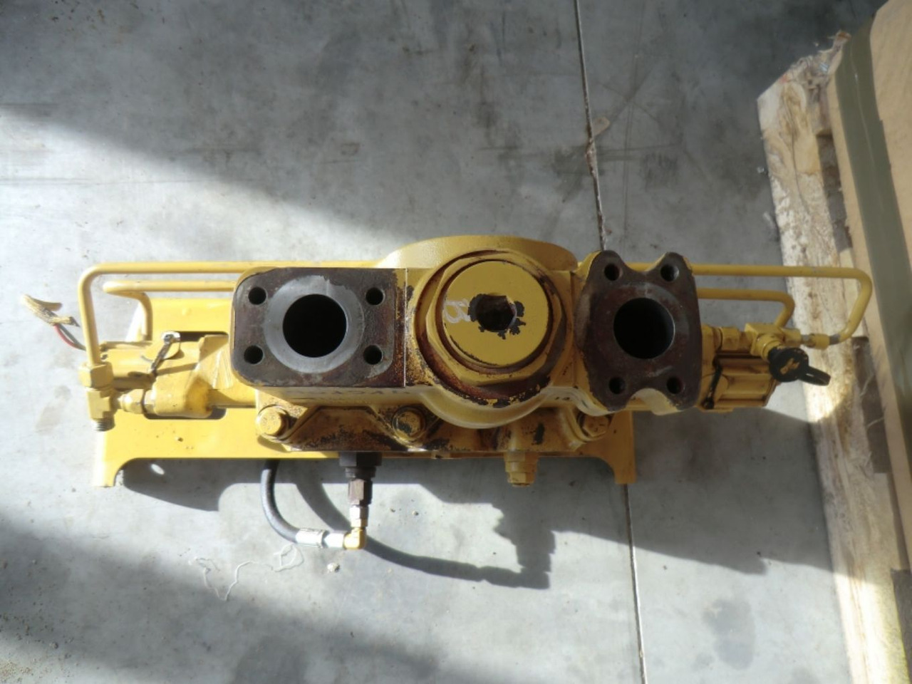 Caterpillar 735 VALVOLA - Valve for Construction machinery: picture 1 Caterpillar 735 VALVOLA - Valve for Construction machinery: picture 1