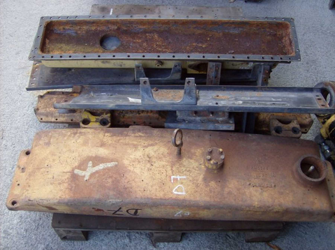 Caterpillar 816B VASCHETTE RADIATORI - Body and exterior for Construction machinery: picture 1 Caterpillar 816B VASCHETTE RADIATORI - Body and exterior for Construction machinery: picture 1