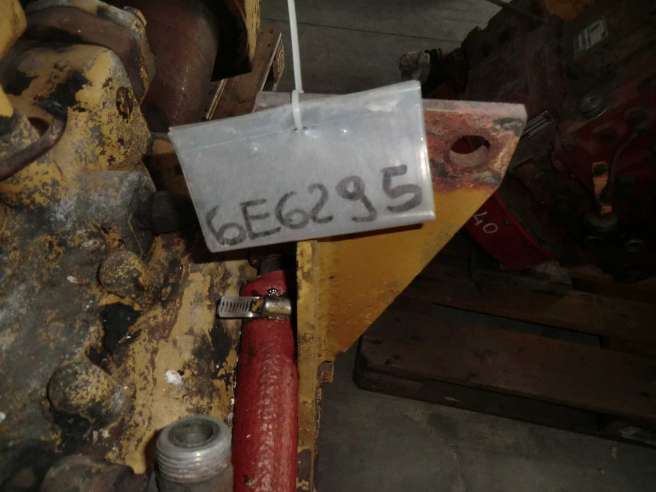 Caterpillar 966F II SERBATOIO - Body and exterior for Construction machinery: picture 3 Caterpillar 966F II SERBATOIO - Body and exterior for Construction machinery: picture 3