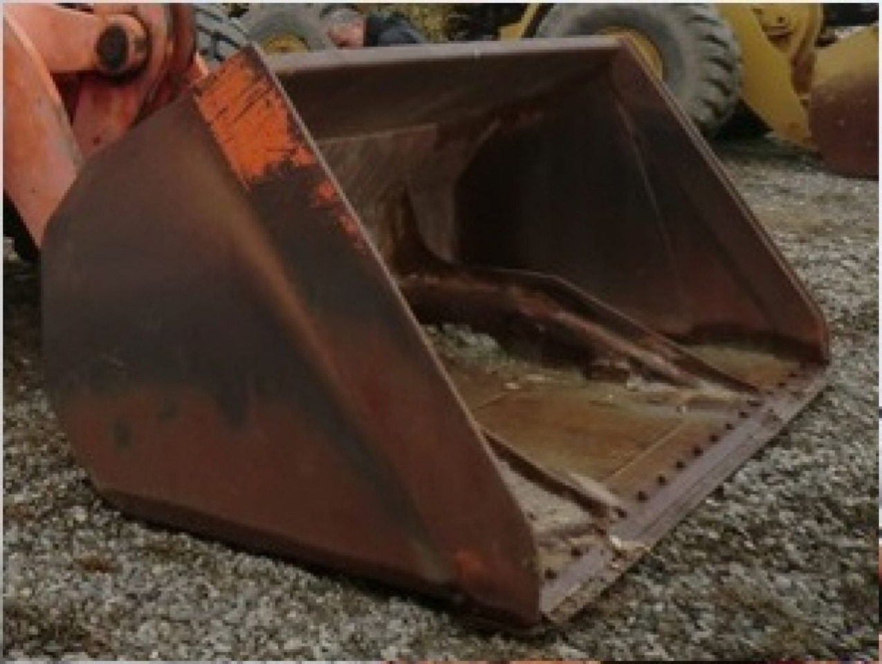 FIAT HITACHI W270 Benna ad alto ribaltamento, completo di salvatagliente. - Loader bucket: picture 1 FIAT HITACHI W270 Benna ad alto ribaltamento, completo di salvatagliente. - Loader bucket: picture 1