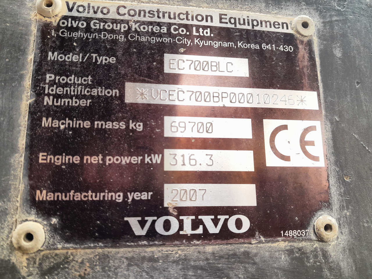 Crawler excavator VOLVO EC700B LC: picture 14