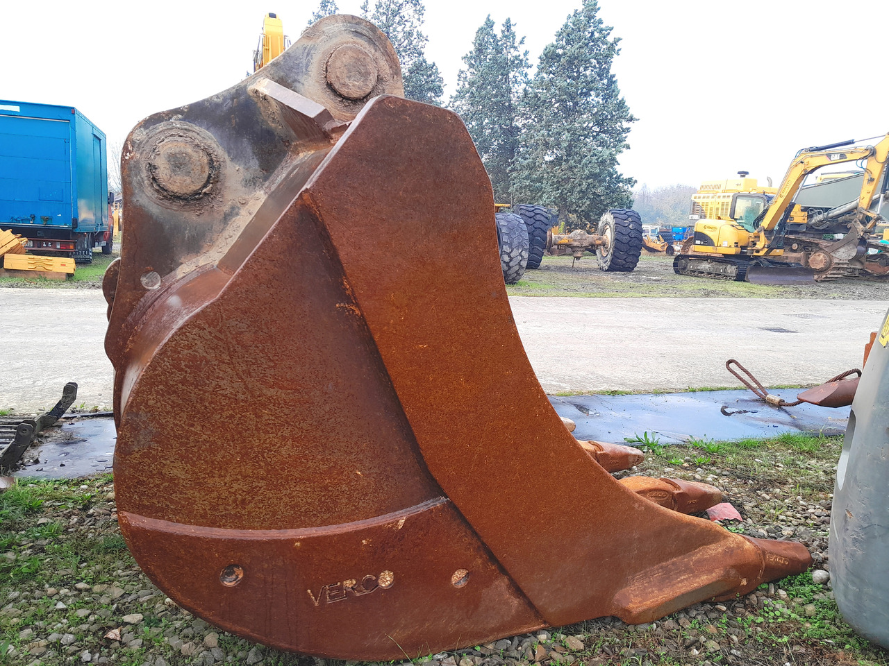 Crawler excavator VOLVO EC700B LC: picture 17