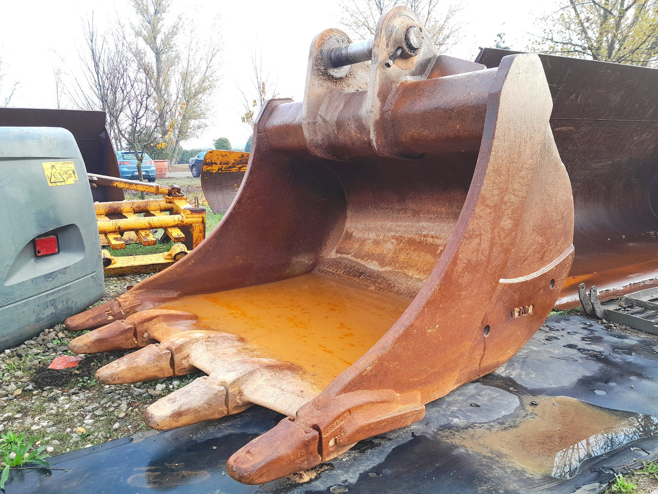 Crawler excavator VOLVO EC700B LC: picture 15