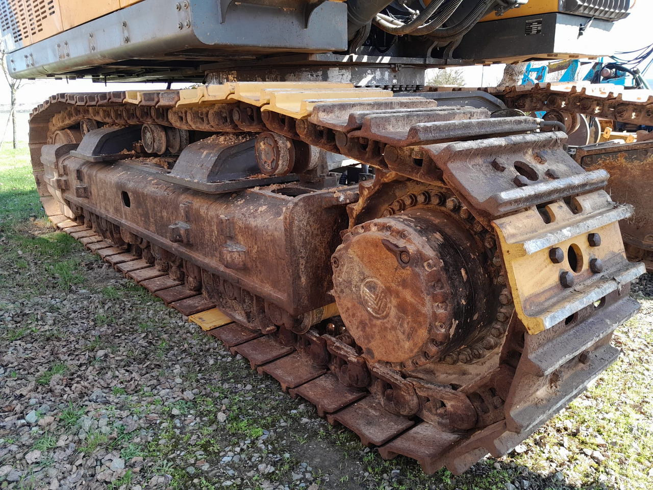 Crawler excavator VOLVO EC700B LC: picture 6